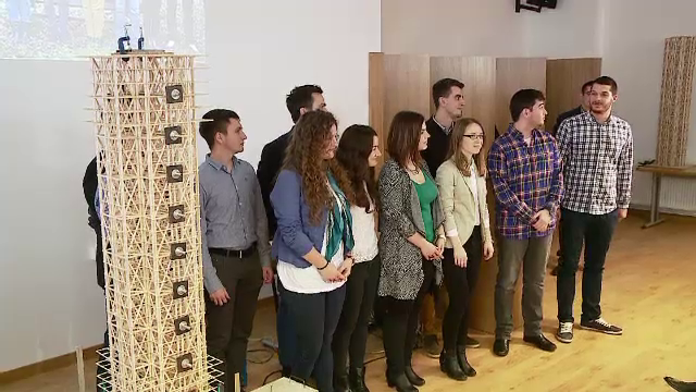 Studentii romani care au inventat o cladire rezistenta la cutremur au nevoie de ajutor pentru a ajunge la un concurs in SUA