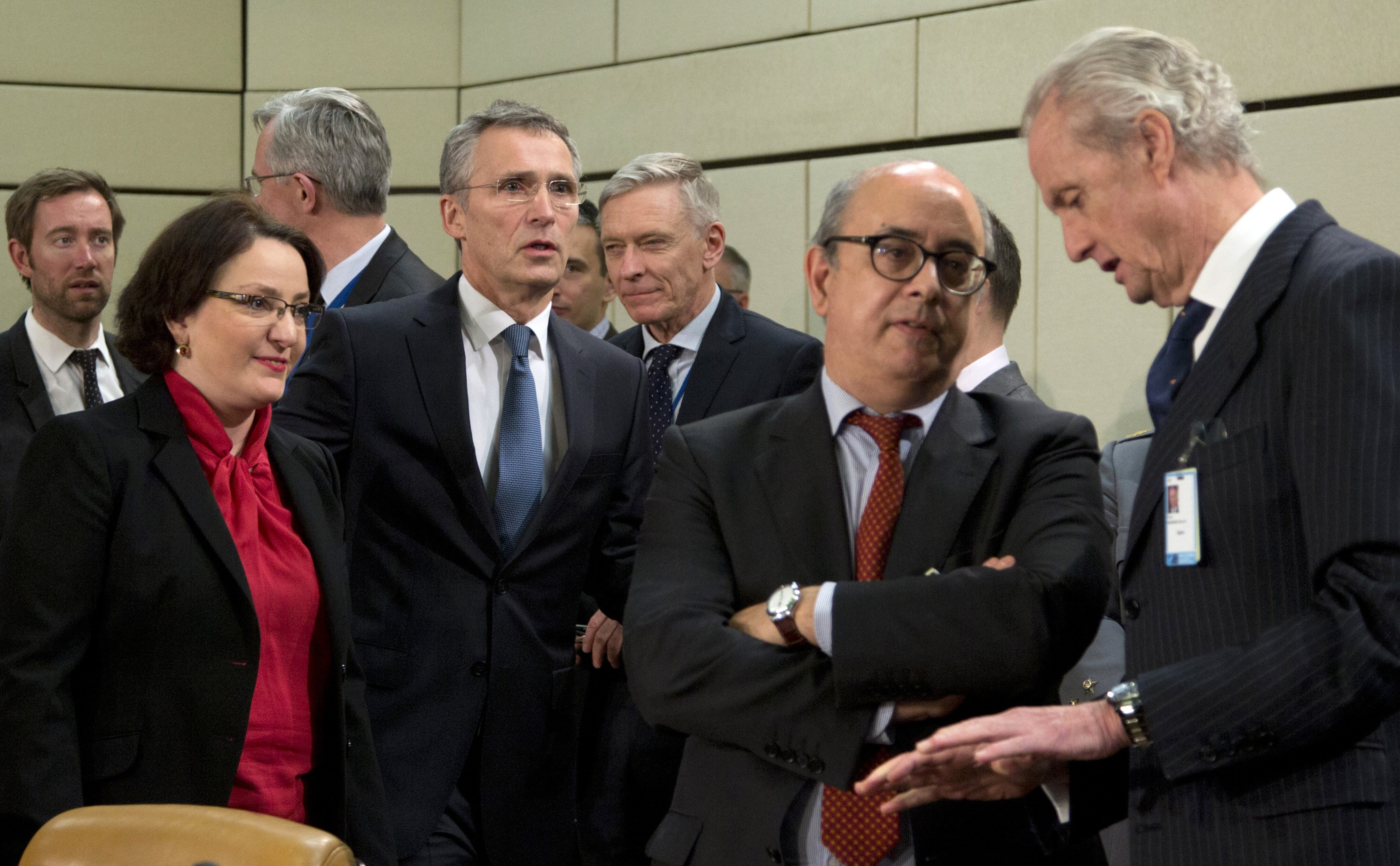 NATO se implica in criza refugiatilor. Trimite de urgenta un grup de nave in Marea Egee