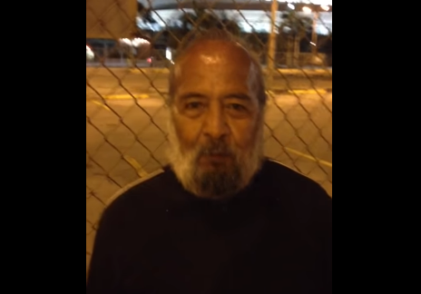 O straina l-a filmat si a postat video-ul pe Youtube. Cum s-a schimbat viata unui barbat ce locuia pe strazi in cateva zile