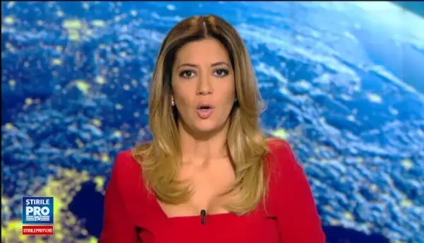 Momentul in care o cladire s-a prabusit chiar inainte sa fie demolata. Un muncitor a ramas prins sub daramaturi