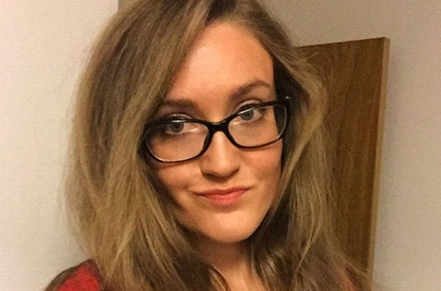 O tanara a renuntat sa mai spele pe cap cu sampon si balsam de un an. Cum arata parul ei dupa acest experiment