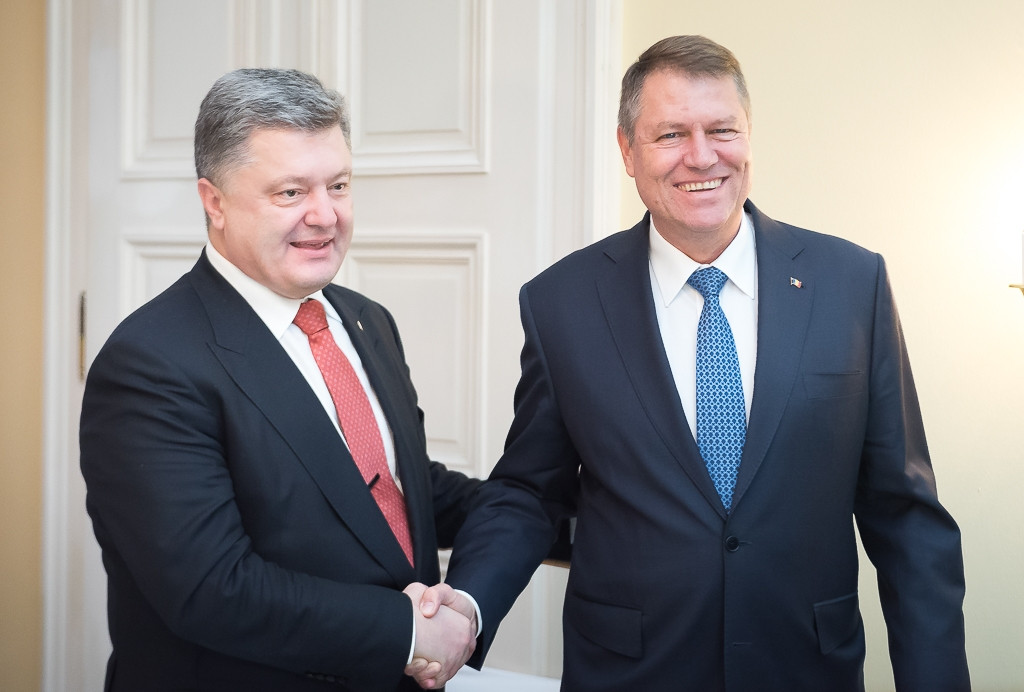 Klaus Iohannis s-a intalnit cu presedintele Ucrainei la Munchen si a discutat despre Rusia. "UE, sub semnul intrebarii"