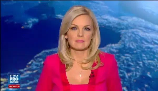 O localnica i-a salvat viata, iar de atunci cioara Coco a devenit mascota orasului Arad. Mi se pare foarte prietenoasa