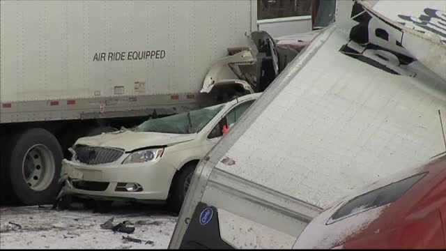 Accident cu 50 de masini pe o autostrada din Pennsylvania. Cel putin 3 oameni au murit, iar drumul a fost inchis cateva ore