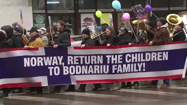 400 de oameni au iesit in strada la Bacau si au cerut statului norvegian sa returneze copiii familiei Bodnariu