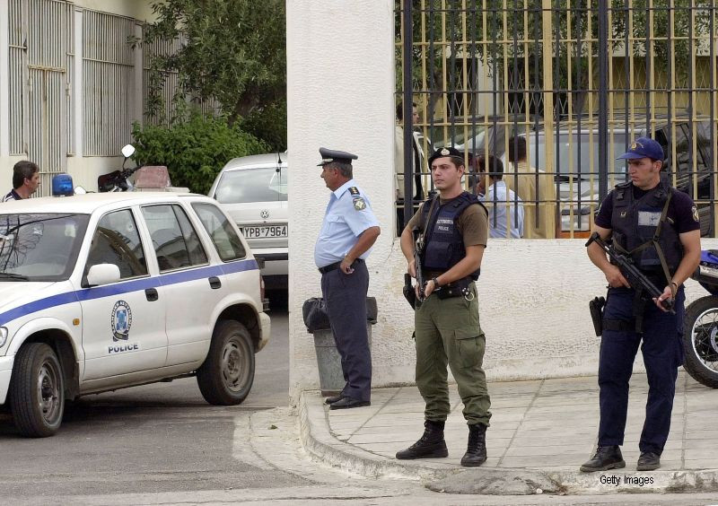 Trei irakieni, suspectati ca ar fi jihadisti, au fost arestati in Grecia. Barbatii aveau asupra lor un arsenal impresionant