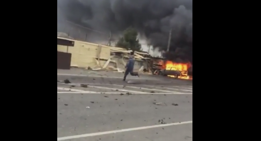 Atentat cu masina-capcana in Dagestan, langa un punct de control al politiei. Imaginile surprinse imediat dupa explozie:VIDEO