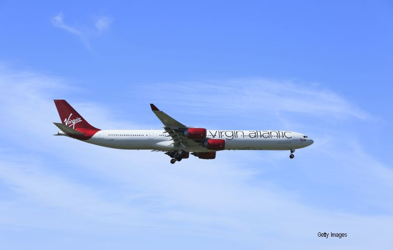 O gluma proasta a intors un avion din drum. Ce a patit un pilot dupa ce a fost "atacat" cu o raza laser