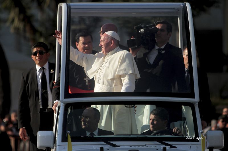 Gestul impresionant al unei fetite bolnave de cancer pentru Papa. Momentul i-a lasat cu ochii in lacrimi pe cei prezenti