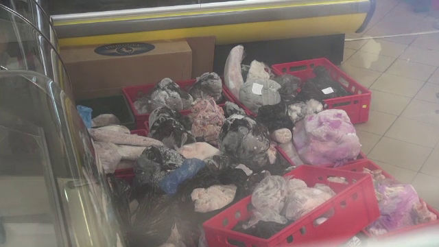 Carne veche de 40 de ani, pusa la vanzare in doua magazine din Constanta. Patronul a fost arestat preventiv pentru 30 de zile
