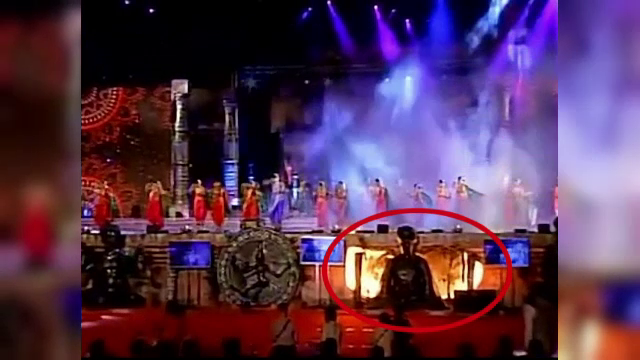 O scena a luat foc in India chiar in timpul unei reprezentatii de dans. Ce au patit dansatoarele