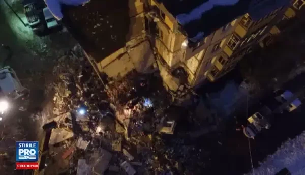 Explozie puternica intr-un bloc din Rusia, in urma unei scurgeri de gaze. Cel putin sapte persoane si-au pierdut viata