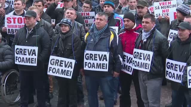 Peste 3.000 de oameni au protestat la Targu Jiu. Mutarea sediului CEO la Bucuresti i-a scos pe angajati in strada