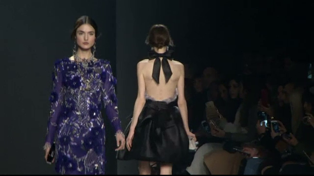 Dantela si materialele diafane, vedetele prezentarilor realizate de Hugo Boss si Marchesa la Saptamana Modei de la New York