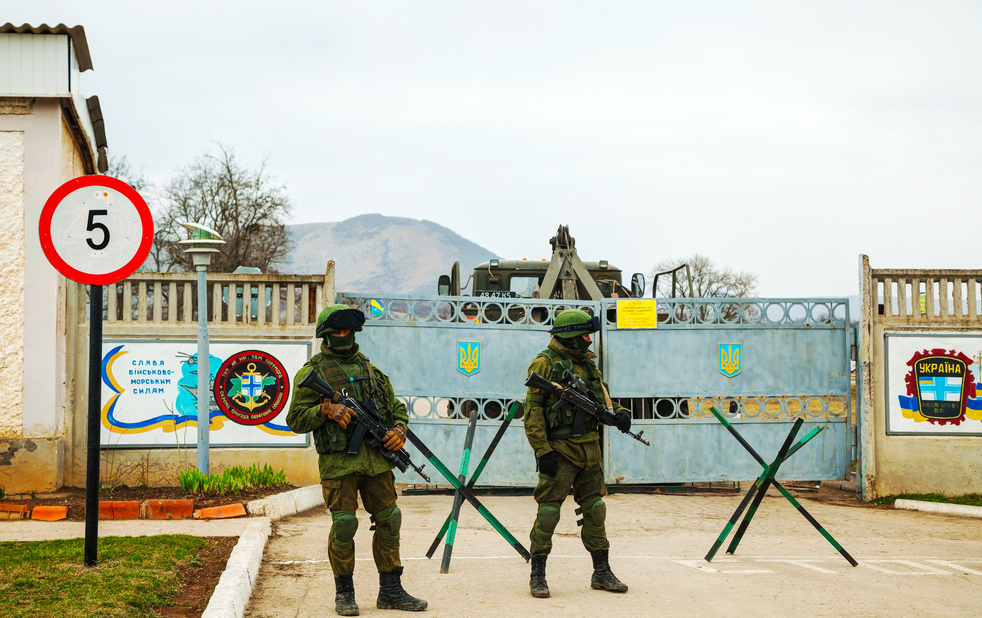 Raspunsul Rusiei la demonstratiile militare din Marea Neagra. Moscova trimite avioane, elicoptere si militari in Crimeea