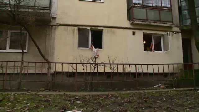 Explozie intr-un bloc din Cluj. Femeia in apartamentul careia s-a produs deflagratia, in stare grava la spital