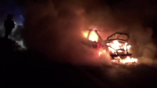 Incendiu puternic pe A3, dupa ce o masina a luat foc si s-a facut scrum. Cum a reusit soferul sa se salveze