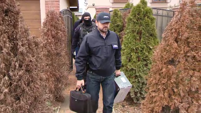 Metoda "factura", schema prin care un om de afaceri ar fi facut evaziune de 3 MIL. euro. DNA-ul a descins azi acasa la el