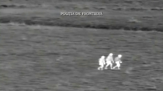 Momentul in care 6 migranti au incercat sa intre ilegal in Romania, surprins de camerele de termoviziune