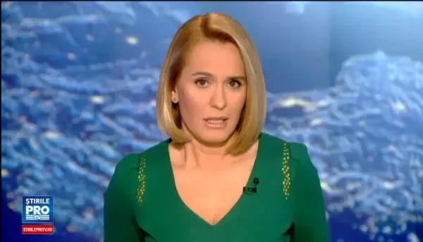 Ce s-a intamplat cu puiul de delfin scos din apa pentru amuzamentul turistilor. Toti si-au facut nepasatori selfie-uri cu el