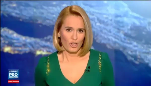 Bucuria in forma pura, asa cum e ea exprimata de un urs panda care a dat de zapada