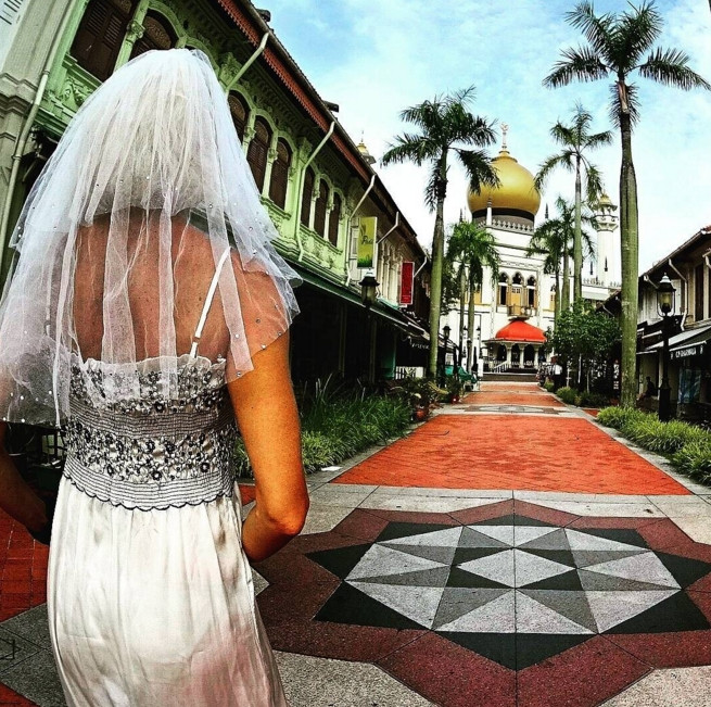 Secretul "miresei calatoare", femeia care s-a fotografiat in rochie de mireasa in cele mai frumoase destinatii din lume: FOTO