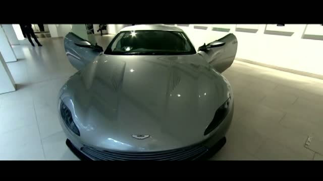 Masina de 3,5 milioane de dolari cu care nu ai voie sa iesi pe sosea. Viteza maxima este de 300 km/h