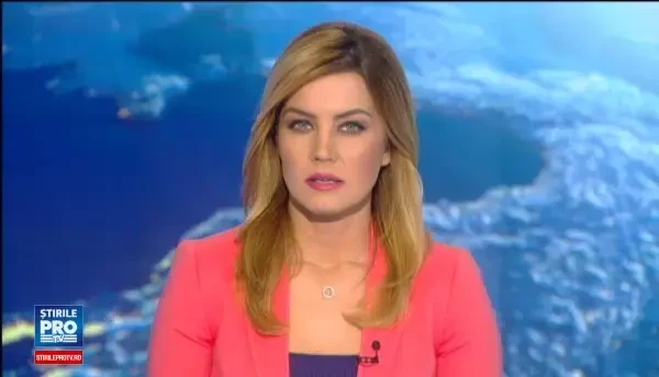 Un barbat din Galati, surprins de camere cand ardea o masina, cu un cocktail molotov. Oricine are informatii sa sune la 112