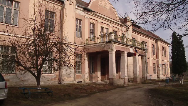 Spital din Cluj ajuns in ruina din cauza indiferentei autoritatilor. "Nu se poate face serviciu in astfel de conditii"