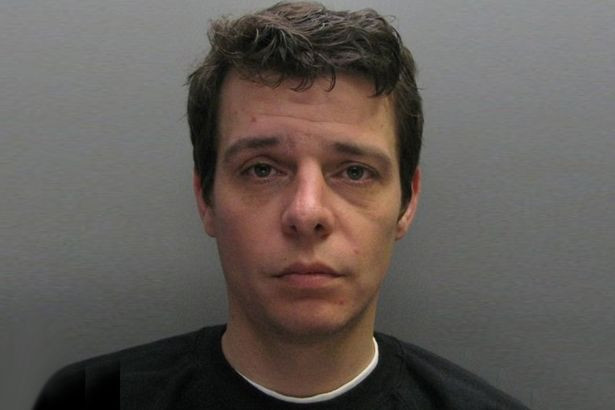 Suparat ca fostul sot al partenerei sale nu il lasa sa intre in casa iubitei, un barbat a recurs la un gest extrem. VIDEO