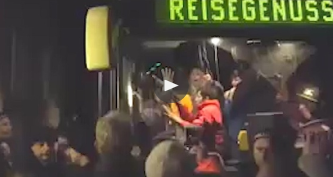 Inregistrarile care au provocat indignare in Germania. Politia si localnicii, acuzati de tratament brutal fata de refugiati