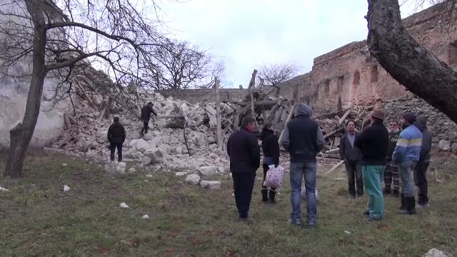 Monumente istorice, lasate in paragina. Turnul bisericii evanghelice din Rotbav s-a prabusit cu tot cu orologiu si clopotele
