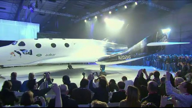 Richard Branson a dezvaluit noua naveta destinata turismului spatial. Nava, similara cu cea care s-a dezintegrat in zbor