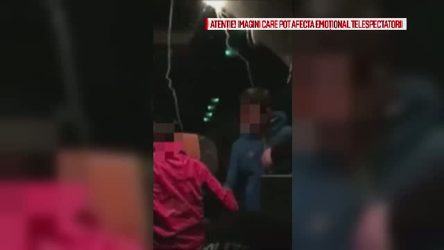 Imigranti evacutati brutal dintr-un autobuz, in Germania. Un copil a fost tras de gat din masina de catre un politist