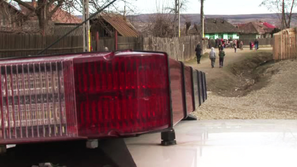 Tata si fiu, victimele unui scandal intr-un sat din Bacau. Localnicii traiesc sub teroare din cauza agresorilor