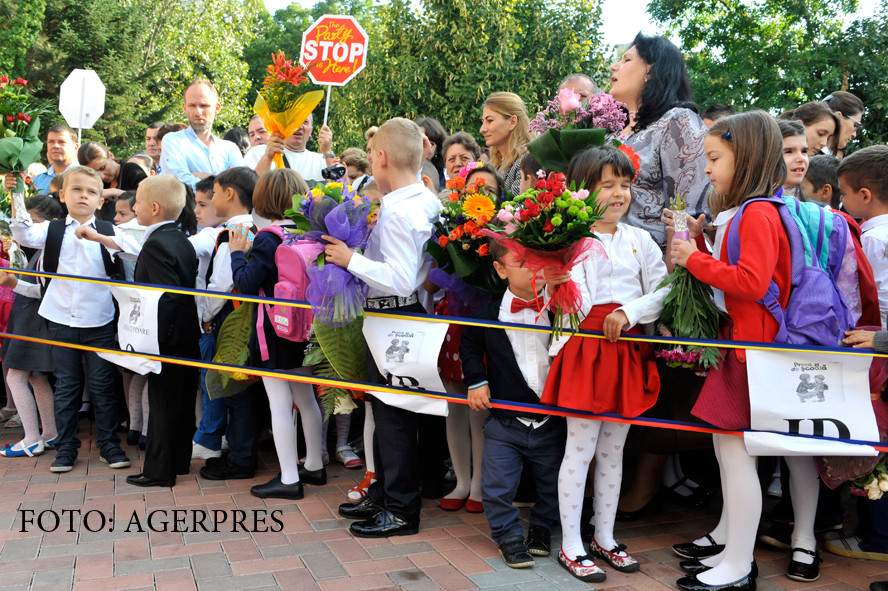 Schimbari in programa scolara: mai putina limba romana, dar mai multe optionale. "Elevii trebuie sa iasa din letargie"