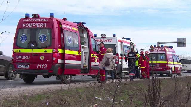 O masina si un microbuz, aproape sa fie spulberate de tren. Doua femei insarcinate au ajuns la spital