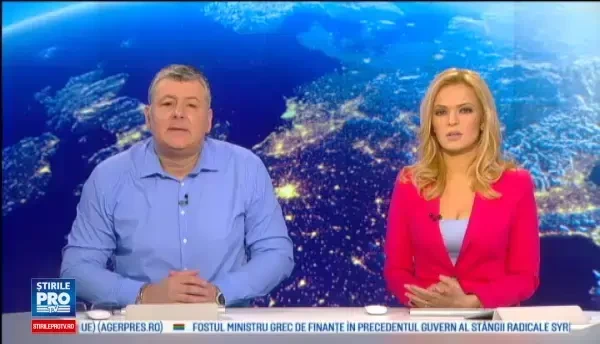 Lovituri de tun si oameni in uniforme de epoca, la comemorarea unui secol de la faimoasa batalie de la Verdun, din Franta