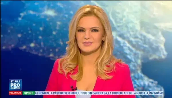 Saptamana modei de la Londra. Colectia Alexander McQueen atrage prin cristalele stralucitoare si rochiile somptuoase