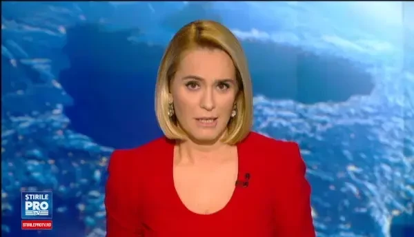 Muncitorii si-au bagat picioarele in asfaltare, la propriu. Imaginile antologice surprinse in timpul lucrarilor din Buzau