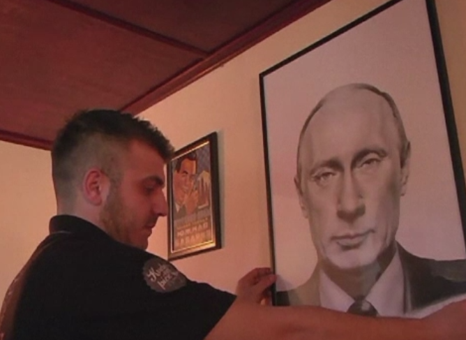 O cafenea din Serbia poarta numele lui Vladimir Putin si este decorata cu tablouri ale liderului rus. Ce spun clientii
