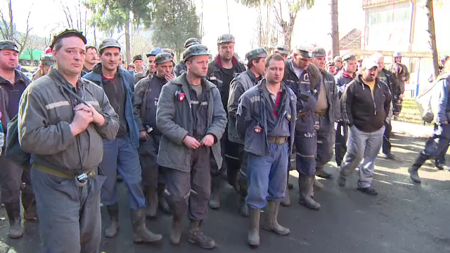 Protestele in Valea Jiului iau amploare. 300 de mineri de la Vulcan s-au alaturat celor din Lonea si s-au blocat in subteran