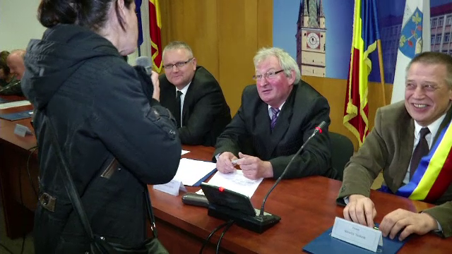 Cainii din Medias care latra tare nu vor avea corzile vocale taiate. Cadoul pe care l-a primit consilierul local Ioan Ciulea