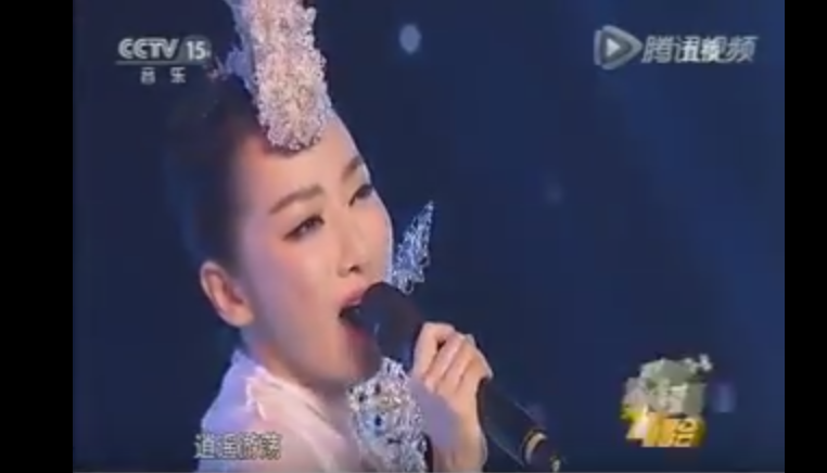 A avut parte de un moment stanjenitor in direct la TV. Ce a patit aceasta cantareata atunci cand a inceput sa cante