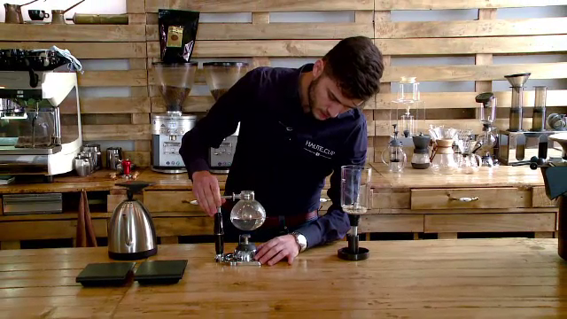 Jobul din ce in ce mai popular printre tineri. Angajatorii platesc mii de euro pentru a-si forma specialisti in afara tarii