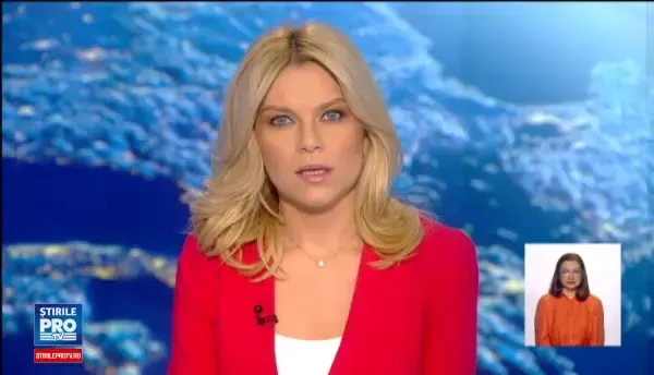 O macara a luat foc si s-a prabusit pe santierul unei cladiri de 12 etaje. Momentul care a semanat panica, surprins de camere