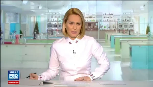 Nicolle Stanese, gazda emisiunii Bake Off Romania, patiser de meserie pentru fiica sa. Ce deserturi gatesc cele doua