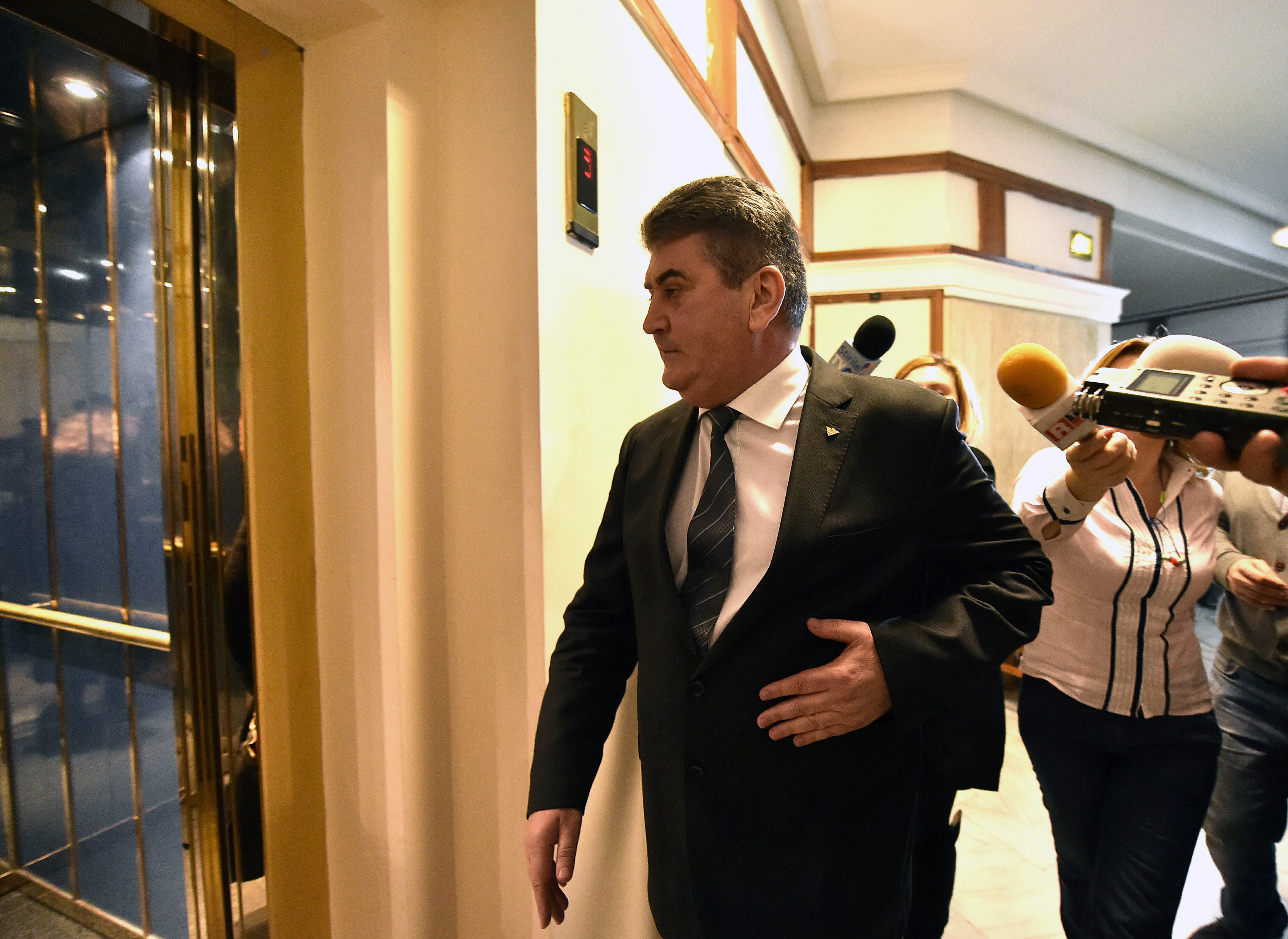 Gabriel Oprea ia in calcul demisia din Parlament. "Toti suntem oameni si la un moment dat cedezi"
