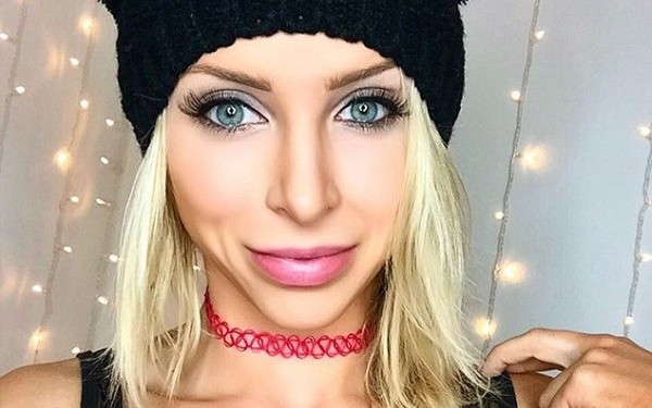 Are un master in marketing si a renuntat la slujba de birou pentru a deveni star porno. Motivul pentru care a facut asta