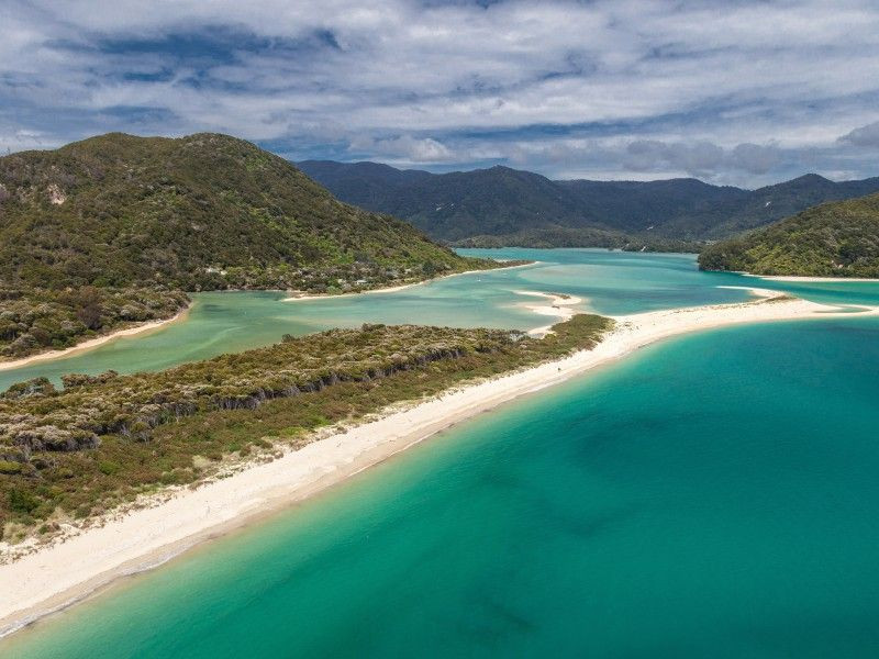 O plaja paradisiaca din Noua Zeelanda, salvata printr-o campanie de strangere de fonduri. Ce se putea intampla cu ea